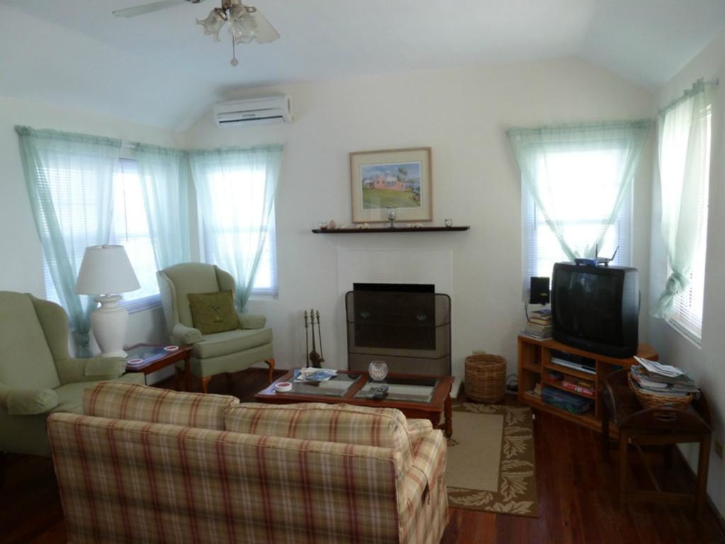 Grape Bay Cottages Mount Pleasant Exteriör bild